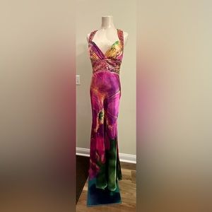 N V couture Floral size 6